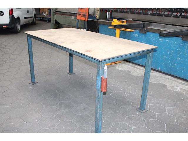 Metalen werk- / lastafel met afmeting 200 x 100 x 96 cm. bladdikte 14 mm. - afbeelding 2 van  3