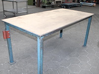 Metalen werk- / lastafel met afmeting 200 x 100 x 96 cm. bladdikte 14 mm. - afbeelding 3 van  3