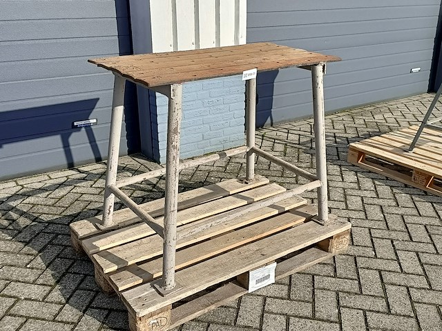 Metalen werkbank - afbeelding 1 van  3