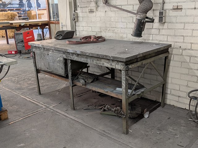 Metalen werkbank - afbeelding 1 van  5