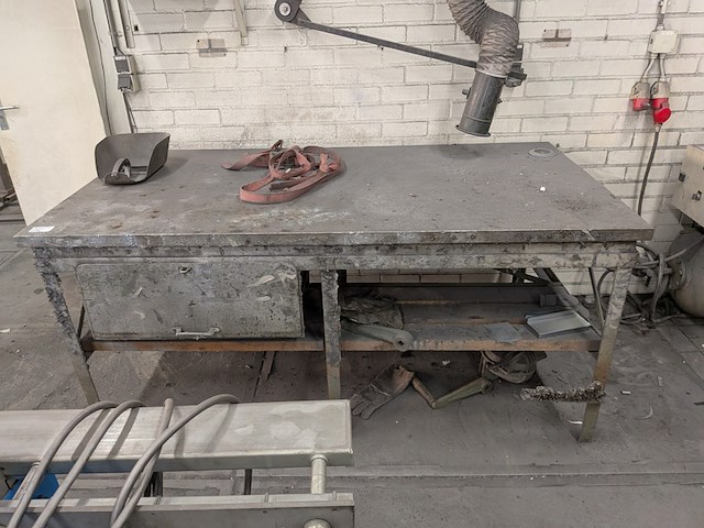Metalen werkbank - afbeelding 2 van  5