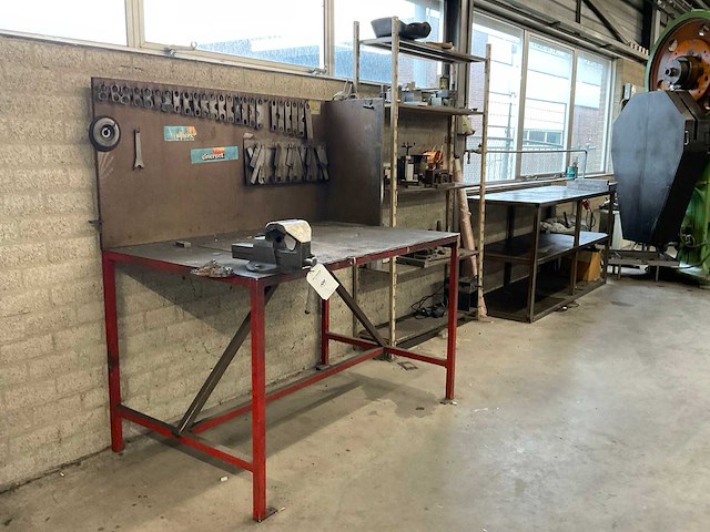 Metalen werktafel en divers - afbeelding 1 van  5