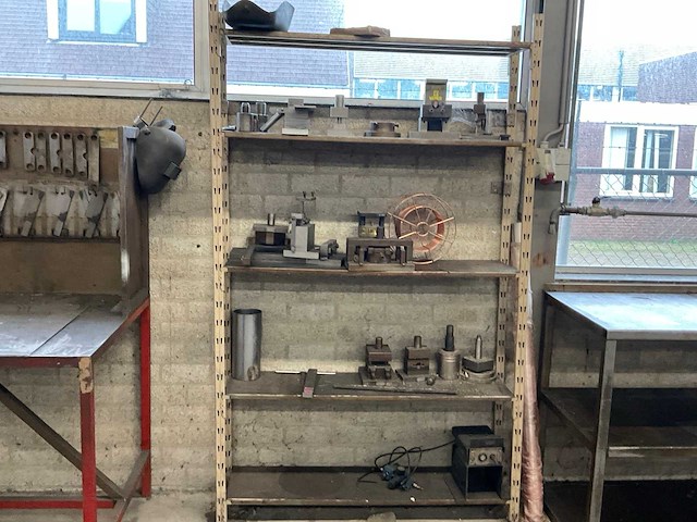 Metalen werktafel en divers - afbeelding 4 van  5