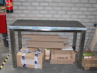 Metalen werktafel met afmeting 157 x 71 x 99 cm. - afbeelding 1 van  2
