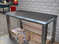 Metalen werktafel met afmeting 157 x 71 x 99 cm. - afbeelding 2 van  2