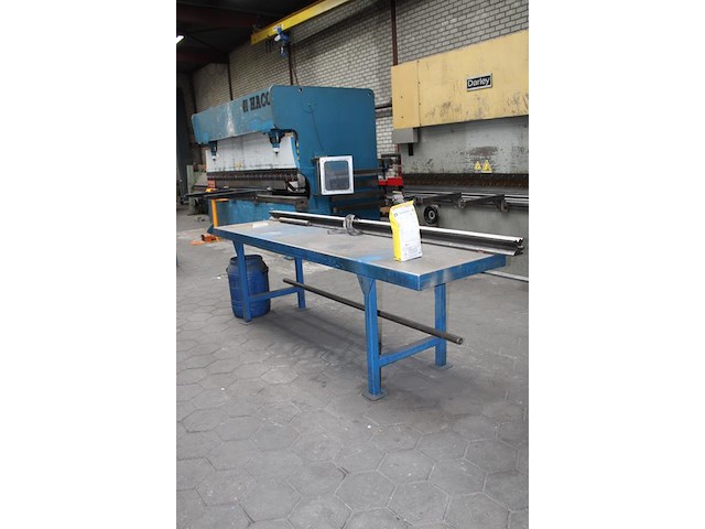 Metalen werktafel met afmeting 297 x 75 x 91 cm. - afbeelding 2 van  3
