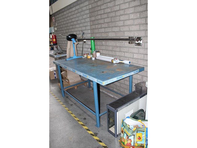 Metalen werktafel met bladafmeting 203 x 91 x 92 cm. - afbeelding 2 van  2