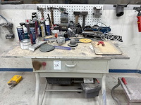 Metalen werktafel met inhoud - afbeelding 1 van  4