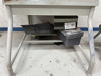 Metalen werktafel met inhoud - afbeelding 4 van  4