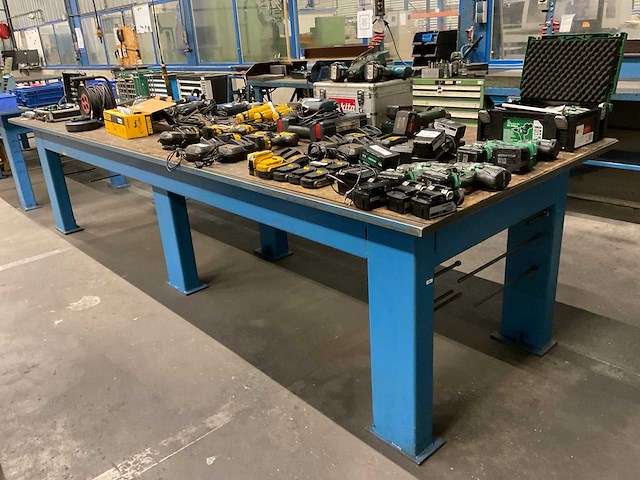 Metalen werktafel - afbeelding 1 van  4