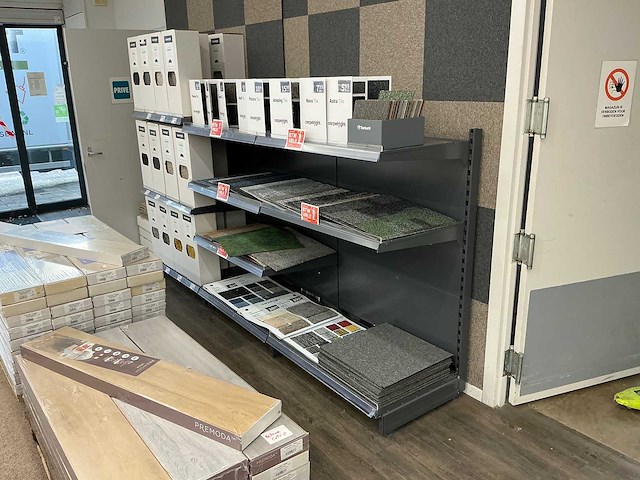 Metalen winkelstelling - afbeelding 1 van  3