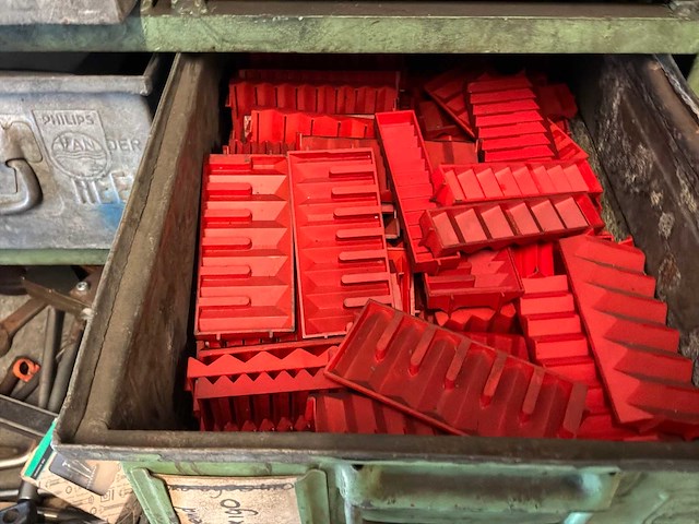 Metalenkast inclusief inhoud (5x) - afbeelding 10 van  15