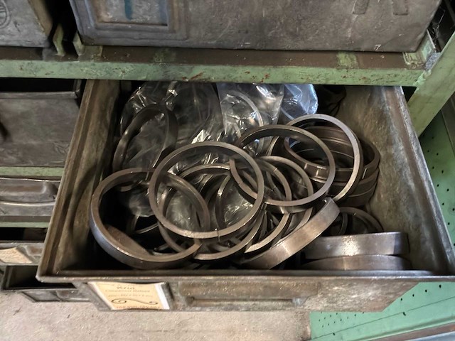 Metalenkast inclusief inhoud (5x) - afbeelding 13 van  15