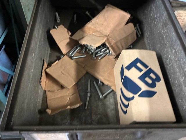 Metalenkast inclusief inhoud (5x) - afbeelding 14 van  15