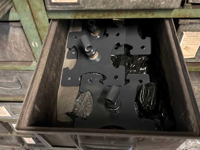 Metalenkast inclusief inhoud (5x) - afbeelding 4 van  8