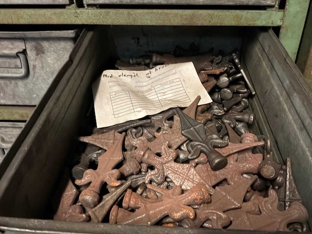 Metalenkast inclusief inhoud (5x) - afbeelding 7 van  8