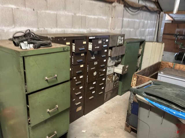 Metalenkast inclusief inhoud (9x) - afbeelding 4 van  4