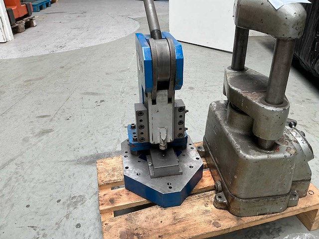 Metalkraft akm 100 t ponsmachine - afbeelding 2 van  5