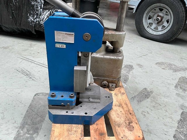 Metalkraft akm 100 t ponsmachine - afbeelding 3 van  5