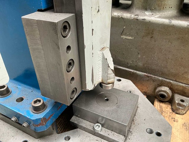 Metalkraft akm 100 t ponsmachine - afbeelding 4 van  5