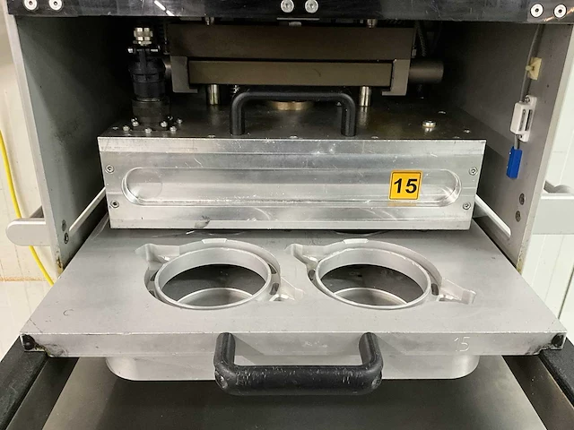 Metalpack - t 325 v/g - traysealmachine - afbeelding 6 van  8