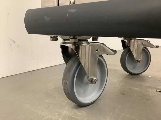 Metos - mobiele dienbladen stapelaar - afbeelding 2 van  3