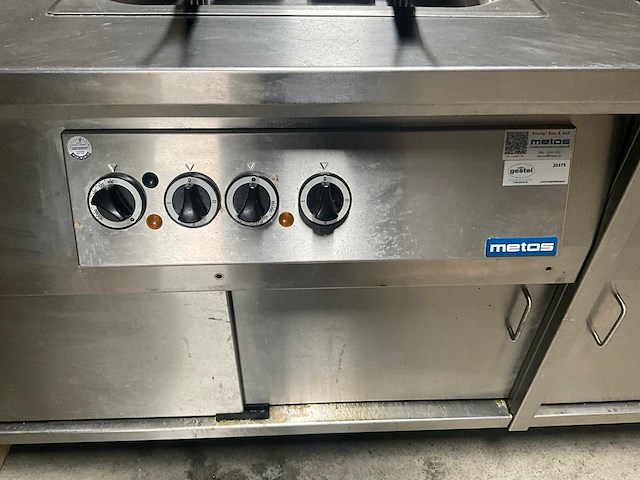 Metos - rvs - keuken / bakplaat / dubbele friteuse en opbergruimte - afbeelding 5 van  7