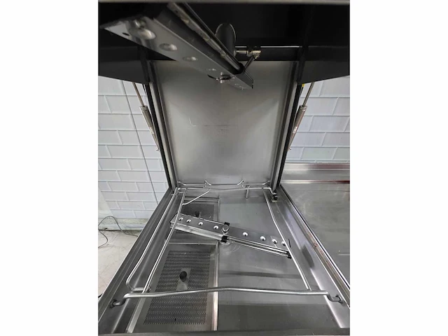 Metos by rhima - wd-7 - korvenvaatwasmachine compleet met rvs aan en afvoertafel - afbeelding 7 van  18