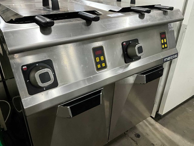 Metos d9422/10 frem dubbele friteuse - afbeelding 12 van  12