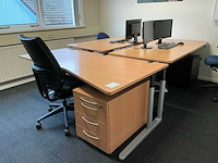 Metra en steelcase werkplek (3x) - afbeelding 1 van  15