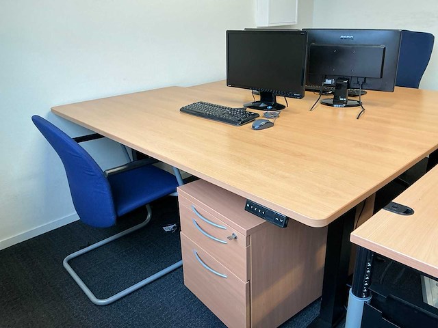 Metra en steelcase werkplek (3x) - afbeelding 15 van  15