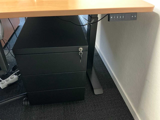 Metra en steelcase werkplek (3x) - afbeelding 14 van  15