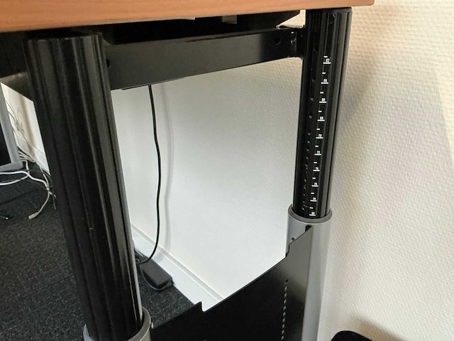 Metra en steelcase werkplek (3x) - afbeelding 7 van  13