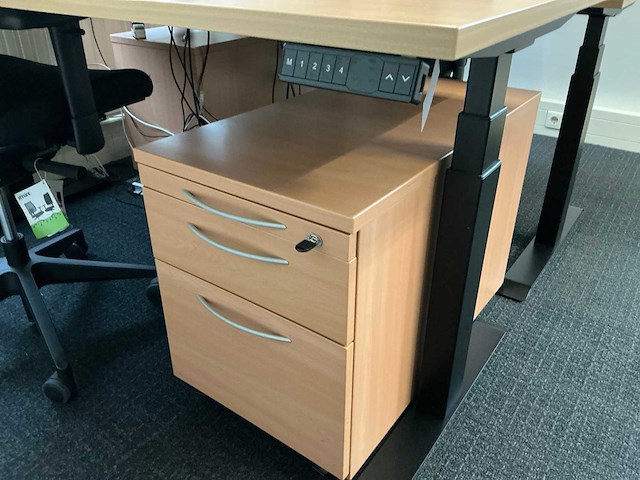 Metra en steelcase werkplek (3x) - afbeelding 8 van  13