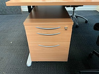 Metra en steelcase werkplek (4x) - afbeelding 2 van  16