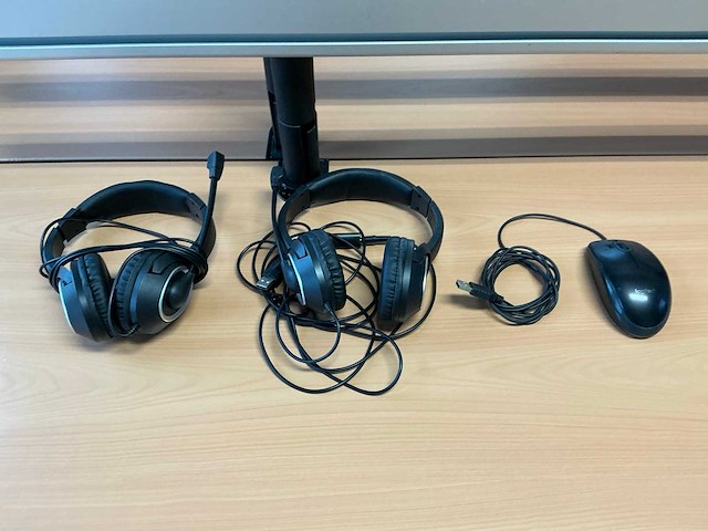 Metra en steelcase werkplek (4x) - afbeelding 4 van  16