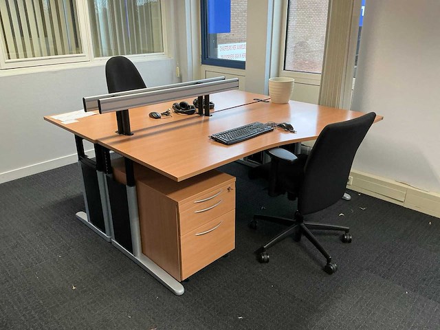 Metra en steelcase werkplek (4x) - afbeelding 9 van  16