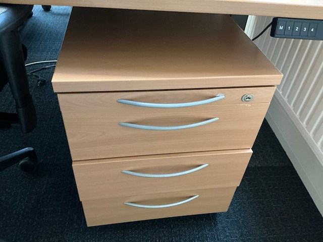 Metra en steelcase werkplek (4x) - afbeelding 11 van  16