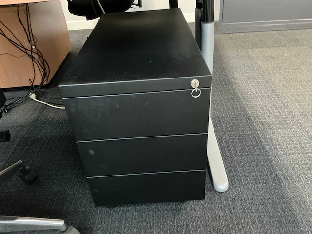 Metra en steelcase werkplek (4x) - afbeelding 14 van  16