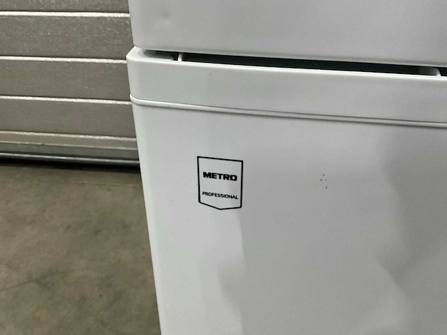 Metro ggc 3270 mobiele glasdeurkoelkast - afbeelding 10 van  11