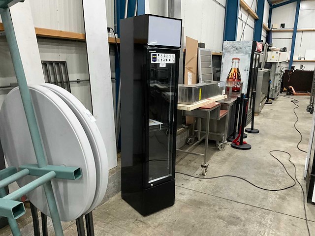 Metro gsc2133b smalle glasdeurkoelkast - afbeelding 1 van  8