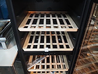 Metro - afbeelding 5 van  8