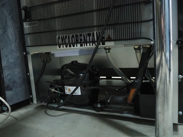 Metro - afbeelding 6 van  7