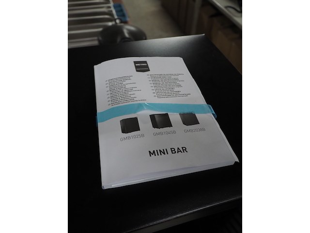 Metro - afbeelding 6 van  7