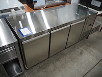 Metro - afbeelding 1 van  8