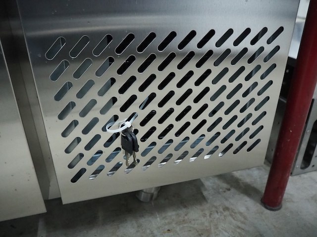 Metro - afbeelding 7 van  8