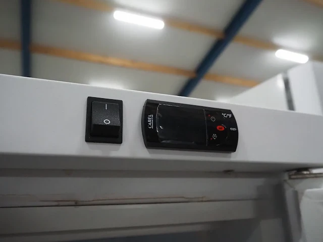 Metro - afbeelding 6 van  8