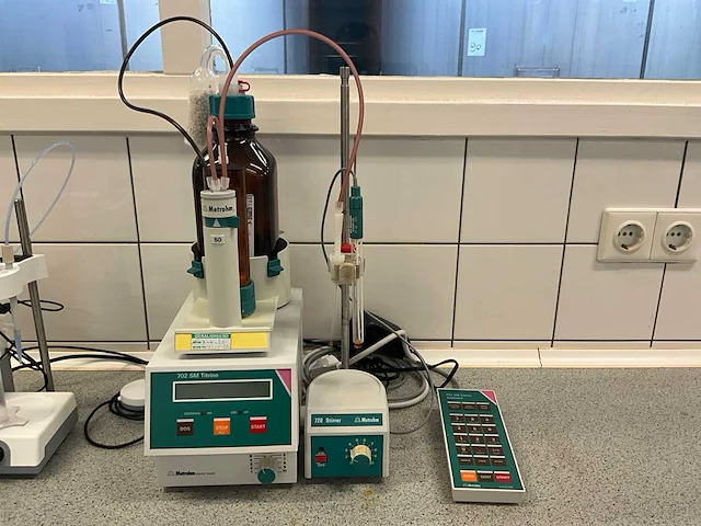 Metrohm 702 sm titrino potentiometrische titrator - afbeelding 1 van  5