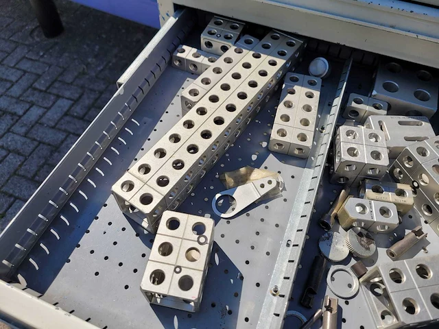 Metrologie-armatuur set inclusief kasten met onderdelen en gereedschap - afbeelding 7 van  109