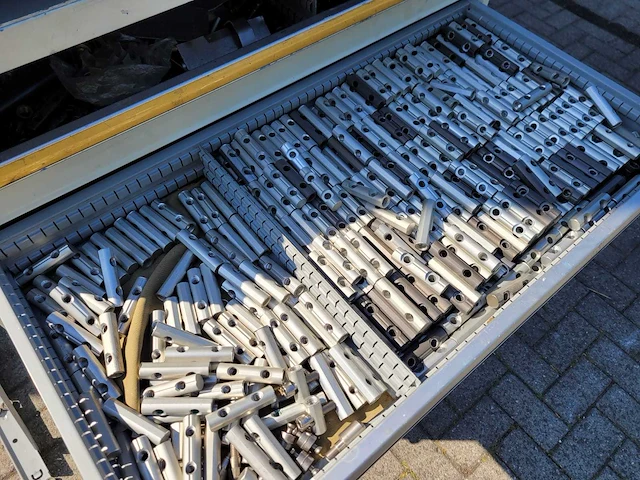 Metrologie-armatuur set inclusief kasten met onderdelen en gereedschap - afbeelding 8 van  109